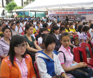 Sinh viên tốt nghiệp tìm việc và... "chê việc"