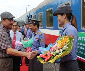 Tàu hỏa chất lượng cao vé rẻ chạy chuyến đầu tại Nghệ An