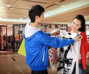 Bạn gái đòi tặng quà hơn 50 lần/năm, liệu có phải "đào mỏ"?
