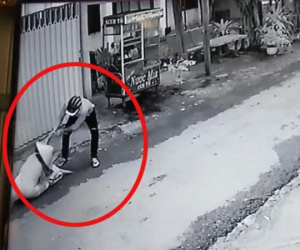 Clip: Táo tợn quật ngã, cướp dây chuyền trên cổ 1 phụ nữ