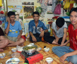 Làm thêm nhưng không đủ sống, lao động “kêu trời”