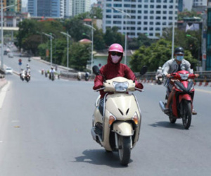 Người Hà Nội vật vã trong đợt nắng nóng đỉnh điểm