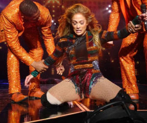 Jennifer Lopez gặp sự cố trên sân khấu