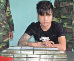 Mang 9 bánh heroin nhảy sông vẫn sa lưới