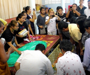 Người thân chết lặng khi lo hậu sự cho người đẹp Thái Lan 19 tuổi