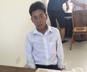 Bắt quả tang giáo viên tiếng Anh vận chuyển trái phép 16 bánh heroin
