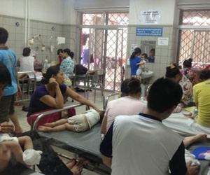 Bệnh viện đông đúc, ngột ngạt ngày nắng nóng kỷ lục trên 41 độ C ở Hà Nội