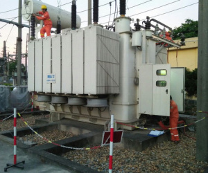 Cháy máy biến áp nghi do nắng nóng quá bất thường