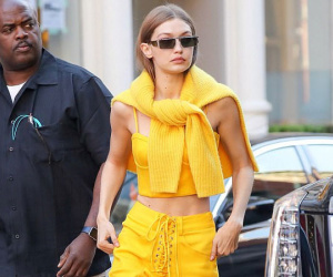 Gigi Hadid thu hút trong trang phục màu vàng sáng