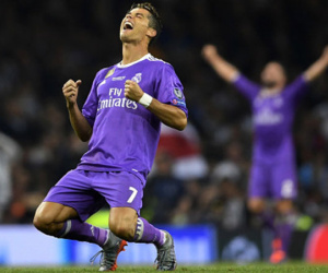 Ronaldo lập cú đúp, Real phá lời nguyền Champions League