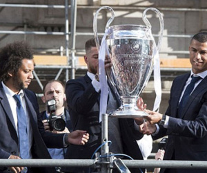 Ronaldo cạo đầu mừng chức vô địch Champions League