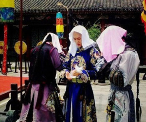 Sao phim cổ trang khốn khổ vì "nóng thế này mà vẫn phải mặc"