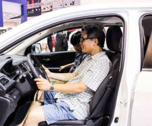Xế hộp đại hạ giá, dân Việt khát thèm, đại gia ô tô lo sợ