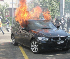 BMW 328i bị cháy vì lỗi hệ thống điện