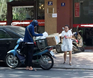 "Lạm phát" đơn hàng ngày nắng nóng, dân giao hàng bỏ túi tiền triệu mỗi ngày