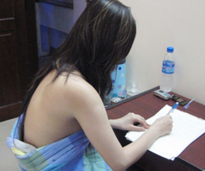 Mạo nhận nữ sinh để bán dâm giá cao