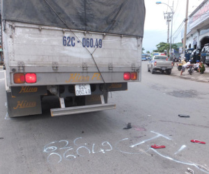 Bé gái 16 tuổi mang thai 7 tháng bị xe tải cán tử vong