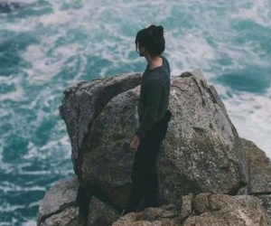 Hạnh phúc xếp vali về ăn cưới chị họ, cô gái ngơ ngác khi chú rể chính là người yêu mình