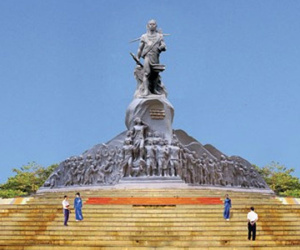 Huy động tiền lương làm tượng đài
