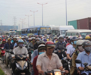 Kẹt xe kinh hoàng từ đêm qua đến chiều nay