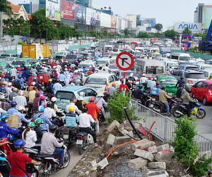 TPHCM: “Vỡ trận” xe hợp đồng, giao thông ngày càng hỗn loạn!