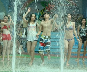 Vũ công múa sexy trước nhiều em nhỏ: Đầm Sen là Đầm Sen nào?