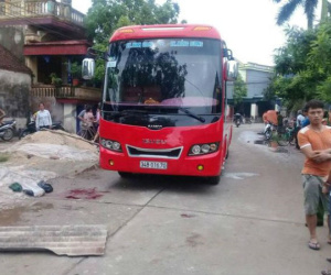 Cụ bà 95 tuổi bị xe khách cán tử vong khi đi ăn sáng