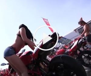 Phát sốt cảnh chân dài nhảy múa rửa xe Ducati
