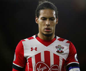 Bị Liverpool "bỏ rơi", Virgil van Dijk thẫn thờ đợi tin từ Man United, Man City và Chelsea