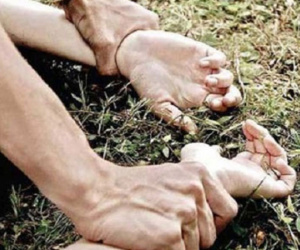 Đang đèo con, 1 phụ nữ bị "yêu râu xanh" ép ngã, hiếp dâm