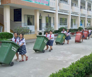 Dạy kỹ năng sống: Khi cha mẹ thì "cuồng", các con đâm… cuống