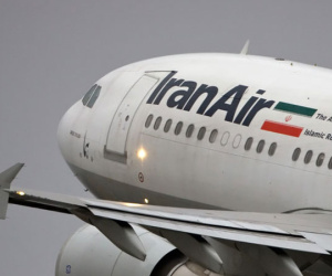 Iran điều 5 máy bay chở 450 tấn rau củ tới cứu trợ Qatar