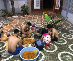 Chiều 2 bà bầu, đại gia đình 10 người từ nam giới đến trẻ em cùng làm rượu gừng nghệ