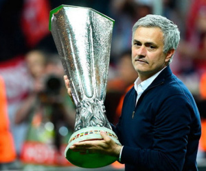Mourinho: "Tôi dở tệ khoản chọn đội mà chơi"