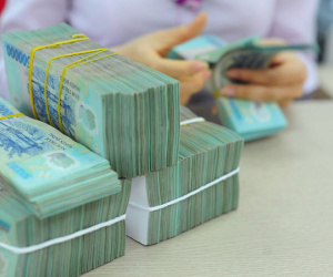 Ngân hàng tăng lãi suất huy động vốn trung dài hạn