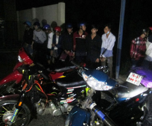 Bắt hơn 20 thanh thiếu niên đua xe trong đêm
