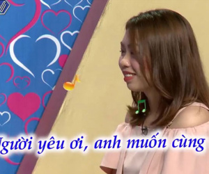 Chàng trai ôm chầm ấy Quyền Linh vì tỏ tình bạn gái thành công