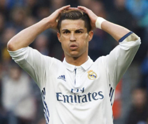 Cristiano Ronaldo bị khởi kiện với cáo buộc trốn thuế