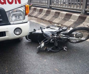 Bị xe ben tông trực diện kéo lê 20m, người đàn ông tử vong