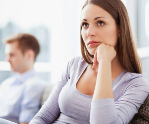 Đêm tân hôn tôi bị chồng bỏ lại một mình, sáng ra thì bị cả nhà chồng "dằn mặt"