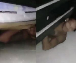 Mẹ chồng phát hiện người tình của con dâu dưới gầm giường