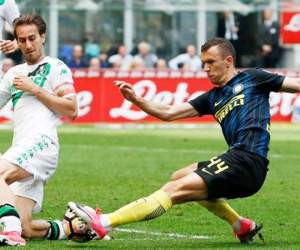 Perisic nằng nặc đòi sang MU, Conte thoát hiểm gang tấc