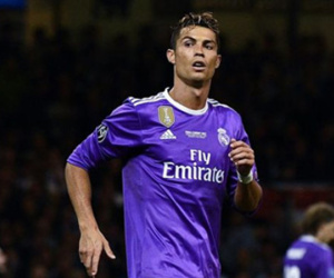 Ronaldo trước nguy cơ tù mọt gông vì trốn thuế