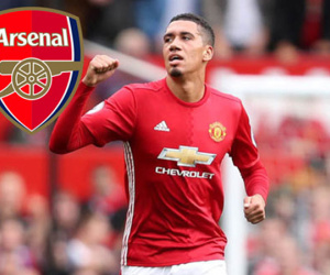 SỐC: Arsenal lên kế hoạch “giải cứu” Smalling khỏi M.U