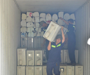 3 container chứa “rác thải” được nhập từ nước ngoài về Việt Nam