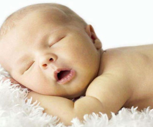 4 tật xấu khi ngủ khiến trẻ sơ sinh dễ méo đầu, vẹo cổ mà chưa mẹ nào biết