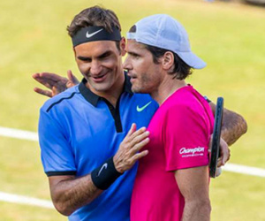 Federer thua sốc trong ngày tái xuất