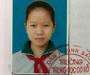 Xôn xao thông tin bé gái ở Hải Phòng bị bố mẹ đổ cơm thừa xuống nền nhà bắt ăn