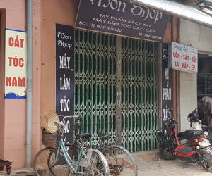 Côn đồ lao vào cửa hàng mỹ phẩm chém người