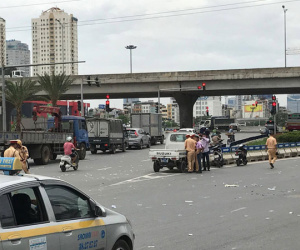 Hà Nội: Cô gái 23 tuổi đi xe đạp điện bị xe bồn cán tử vong trên Đại lộ Thăng Long